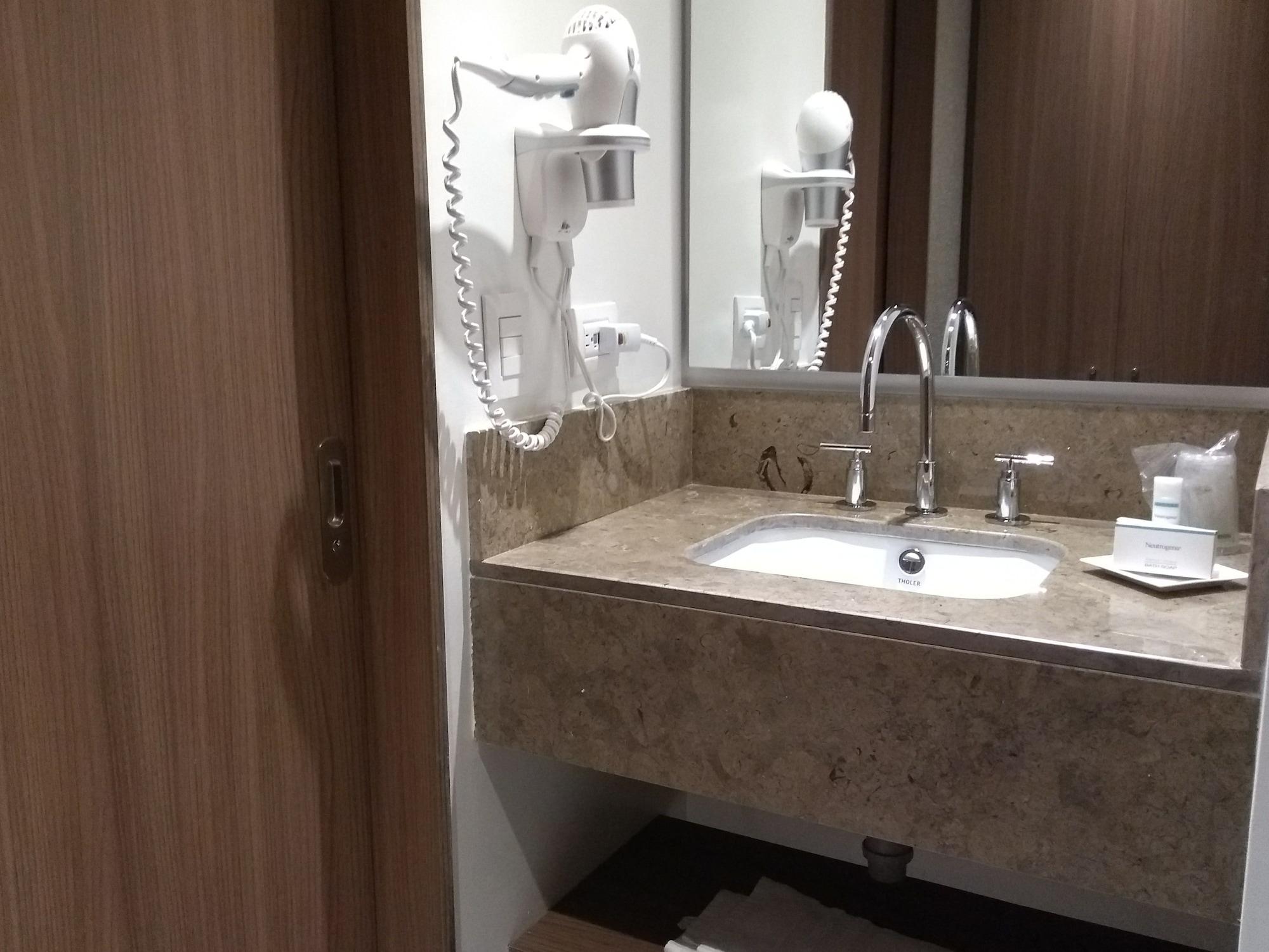Hampton By Hilton Yopal Hotel Bagian luar foto