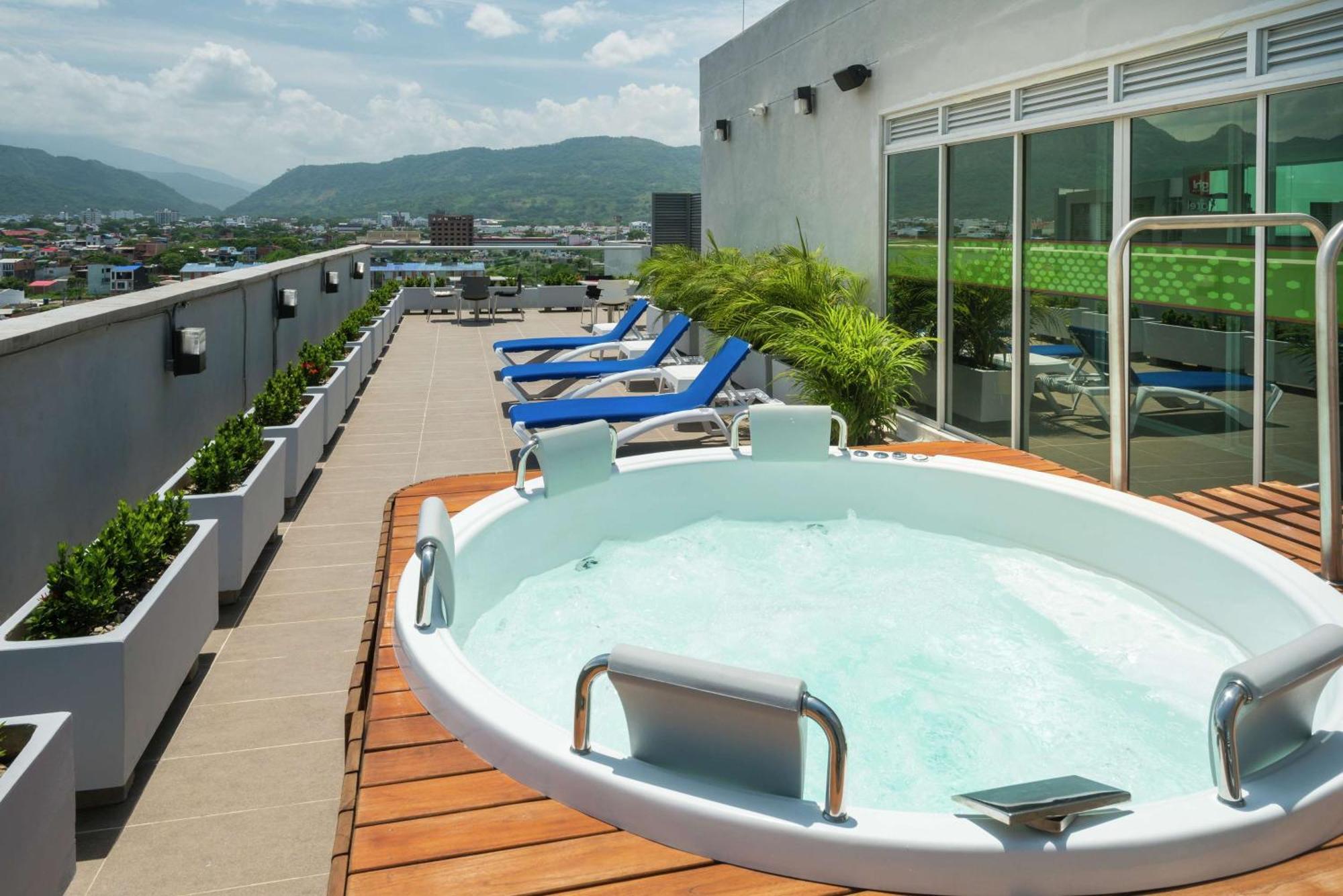 Hampton By Hilton Yopal Hotel Bagian luar foto
